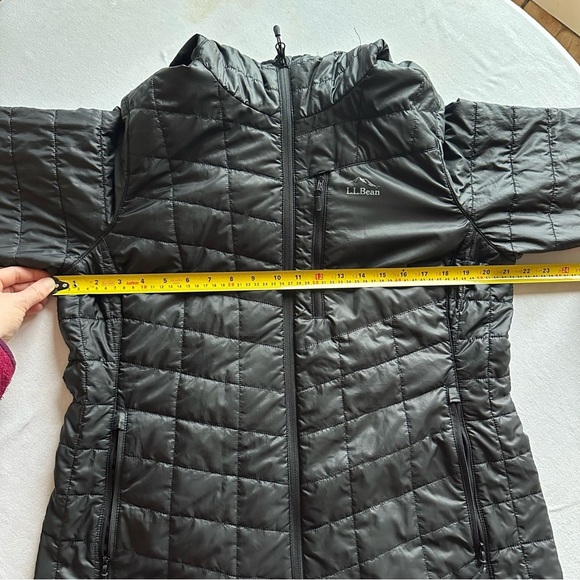 L.L. Bean Men's PrimaLoft Packaway Hooded Jacket - Picture 14 of 15